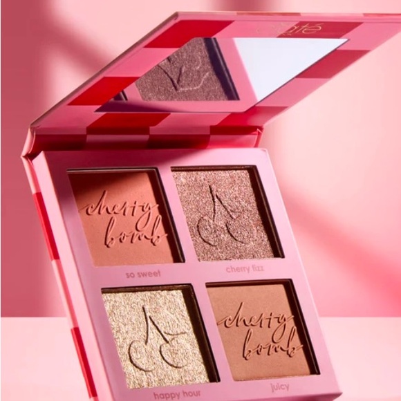 NWOT🎉 CIATÉ LONDON Cherry Bomb Blush and Highlighter Palette in Light Medium - Picture 2 of 5